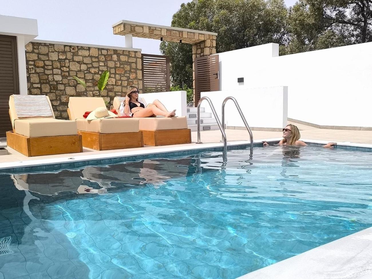Valantina'S & Mannouel Lardos Luxury Villas Extérieur photo