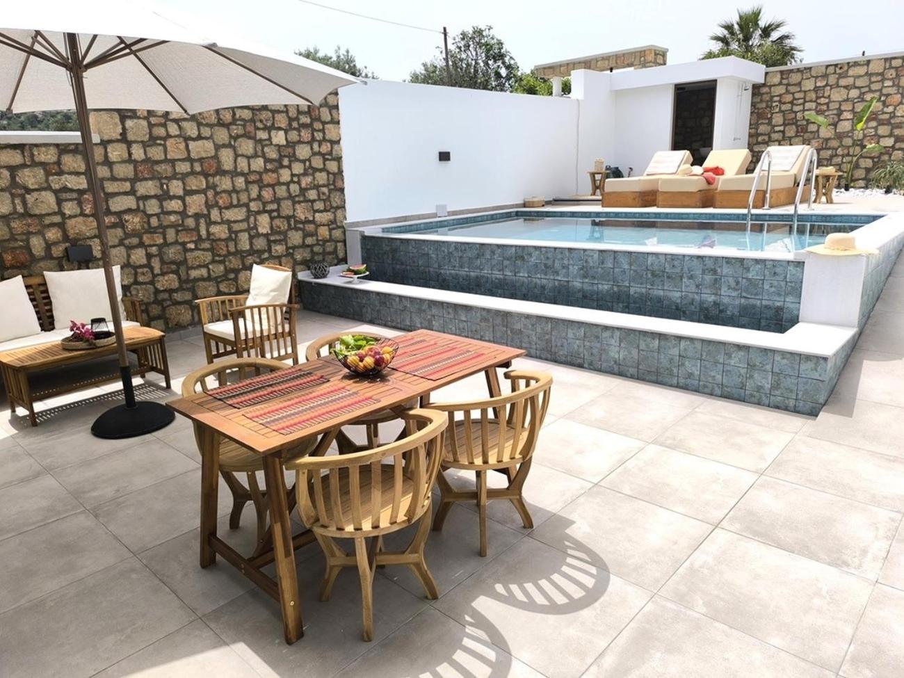 Valantina'S & Mannouel Lardos Luxury Villas Extérieur photo